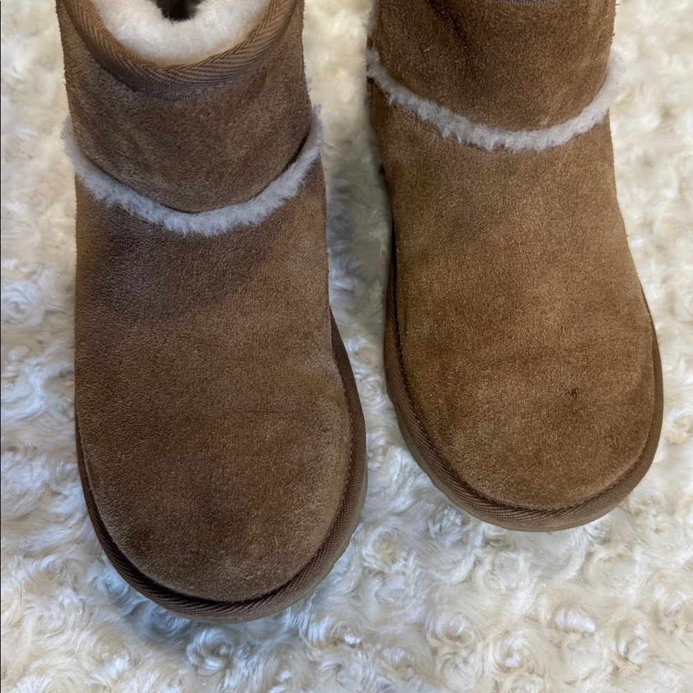 UGG tang short boots with zipper for big girl size 4